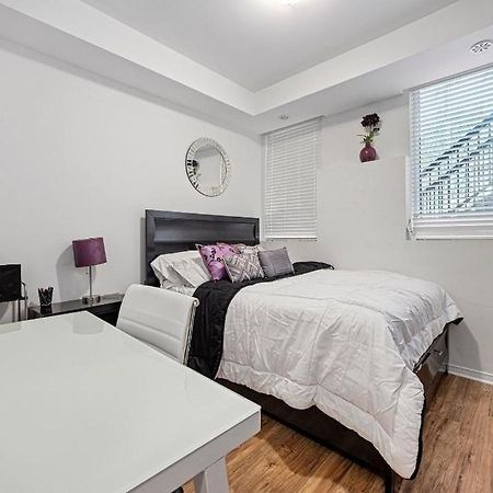 토론토 Beautiful Townhouse Near Yorkdale Mall, Wilson Subway 아파트 외부 사진