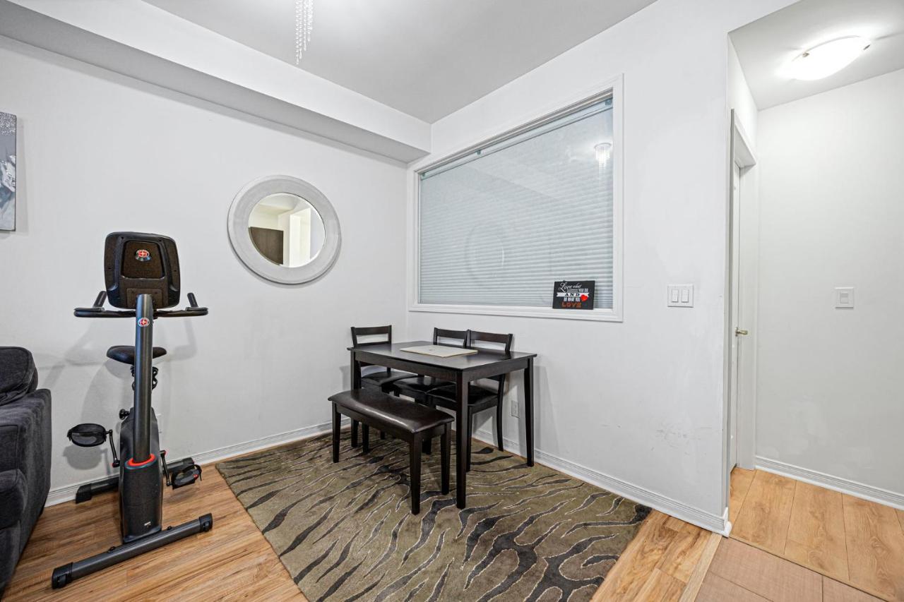토론토 Beautiful Townhouse Near Yorkdale Mall, Wilson Subway 아파트 외부 사진