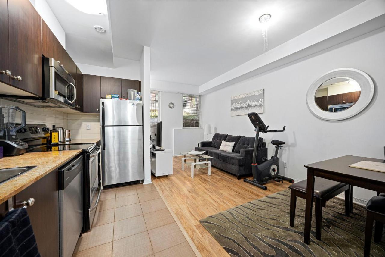 토론토 Beautiful Townhouse Near Yorkdale Mall, Wilson Subway 아파트 외부 사진