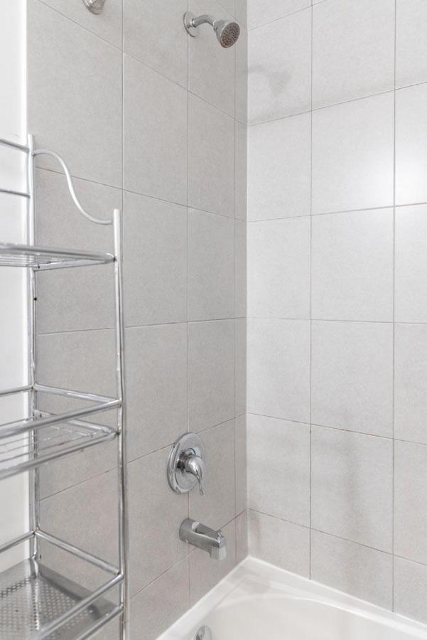 토론토 Beautiful Townhouse Near Yorkdale Mall, Wilson Subway 아파트 외부 사진