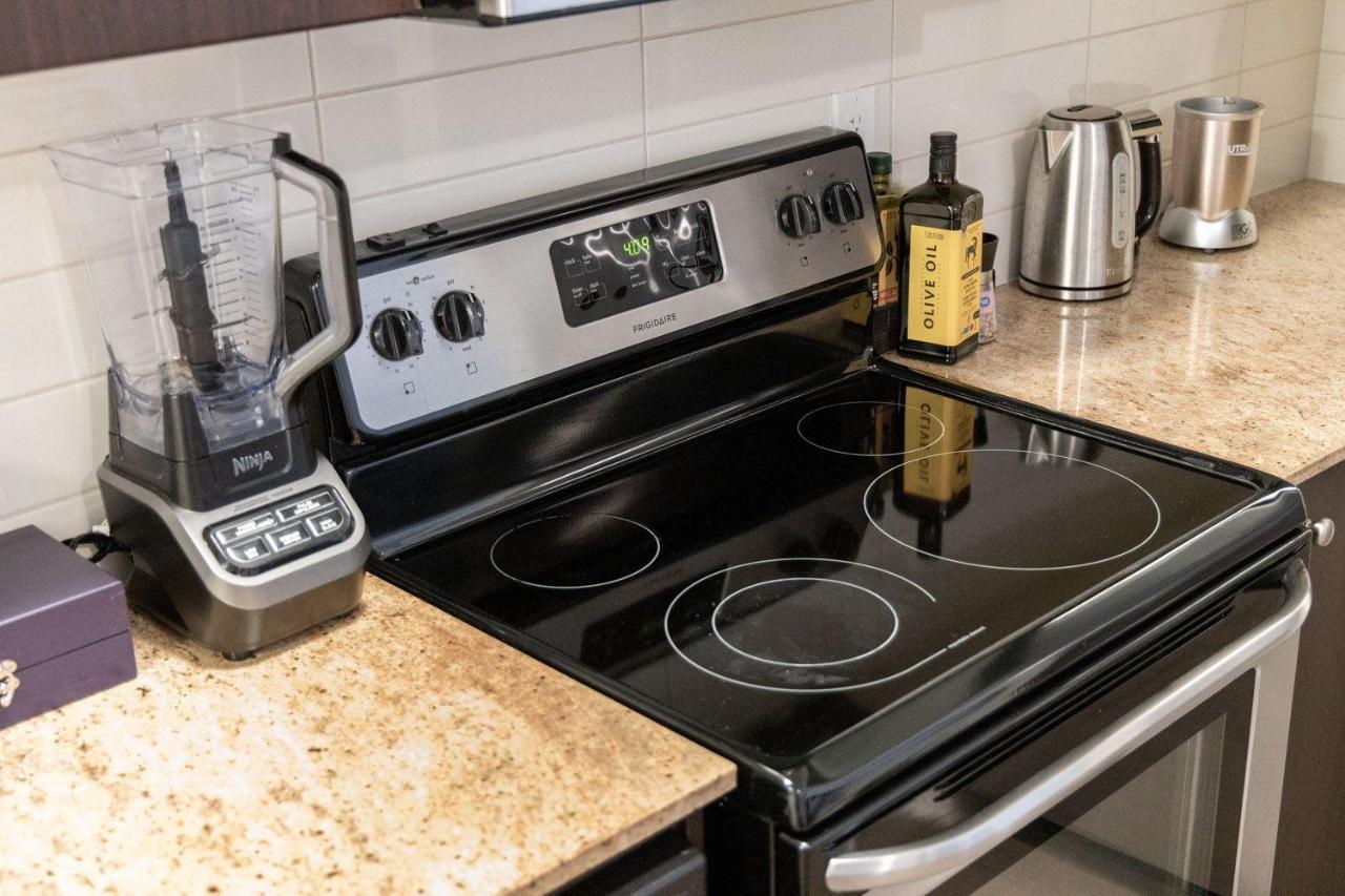 토론토 Beautiful Townhouse Near Yorkdale Mall, Wilson Subway 아파트 외부 사진
