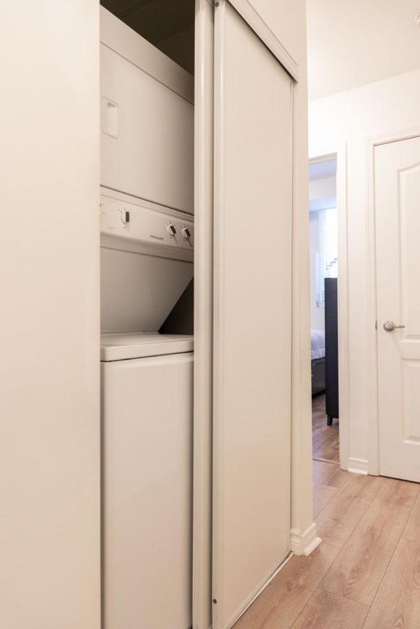 토론토 Beautiful Townhouse Near Yorkdale Mall, Wilson Subway 아파트 외부 사진