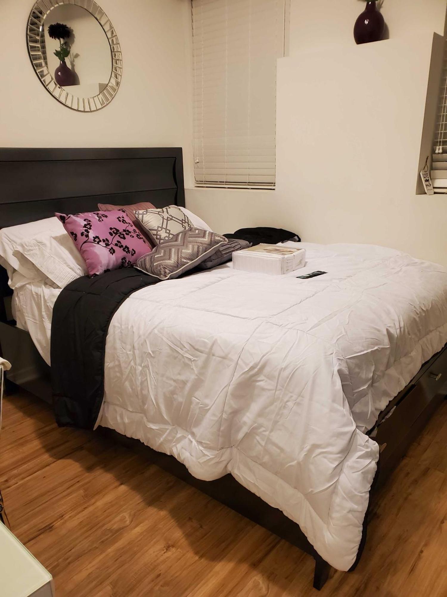토론토 Beautiful Townhouse Near Yorkdale Mall, Wilson Subway 아파트 외부 사진