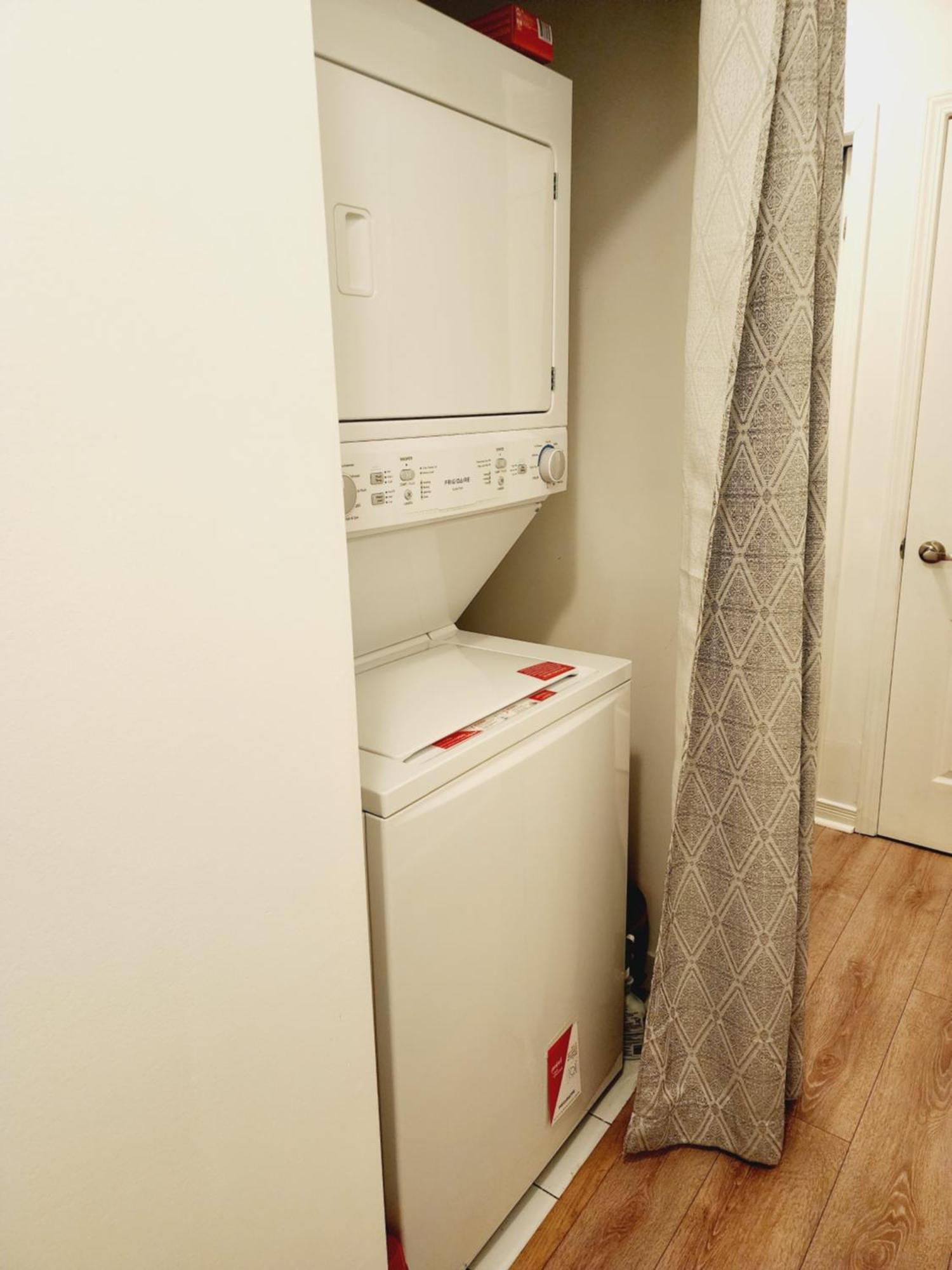 토론토 Beautiful Townhouse Near Yorkdale Mall, Wilson Subway 아파트 외부 사진