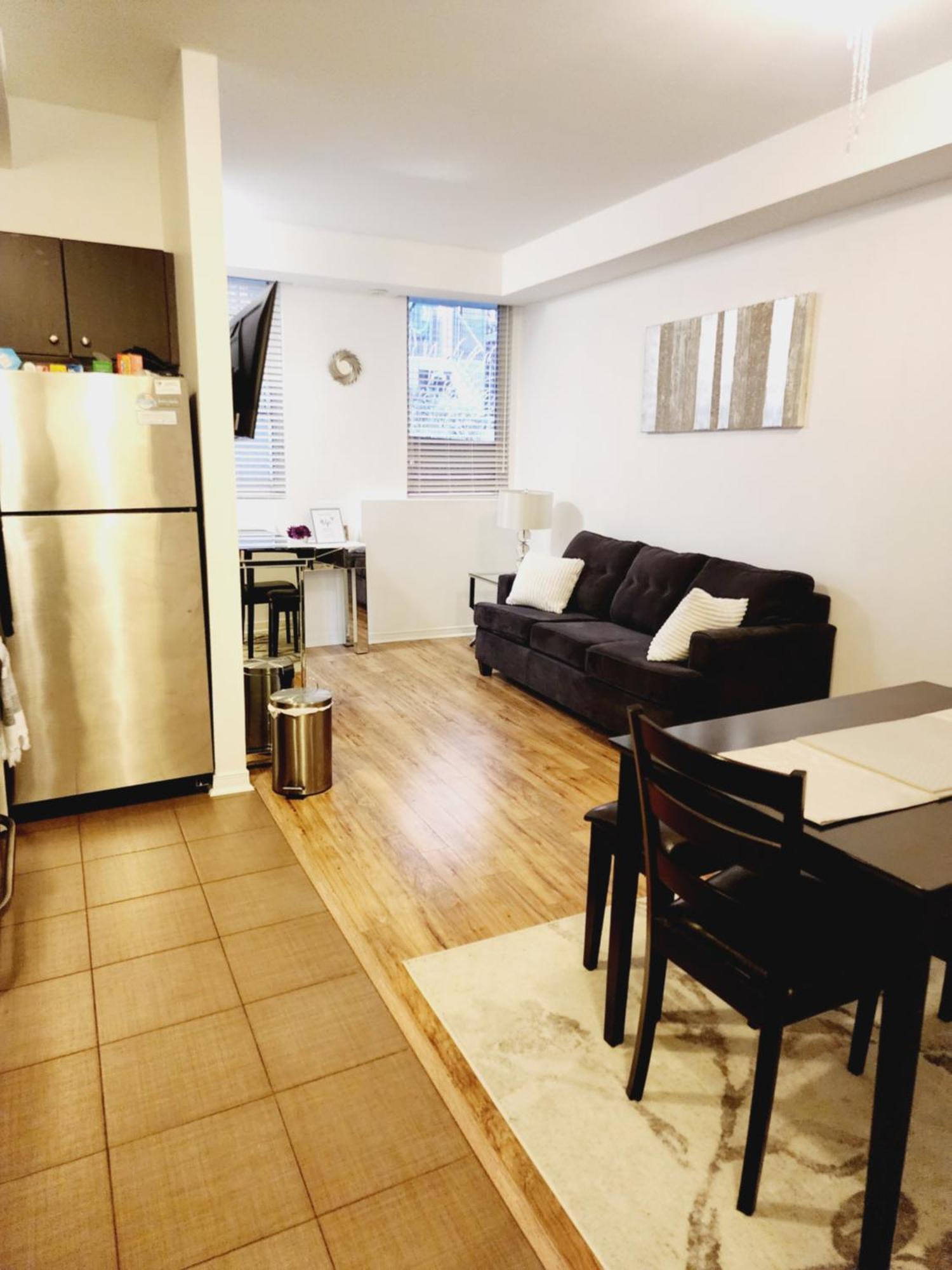 토론토 Beautiful Townhouse Near Yorkdale Mall, Wilson Subway 아파트 외부 사진
