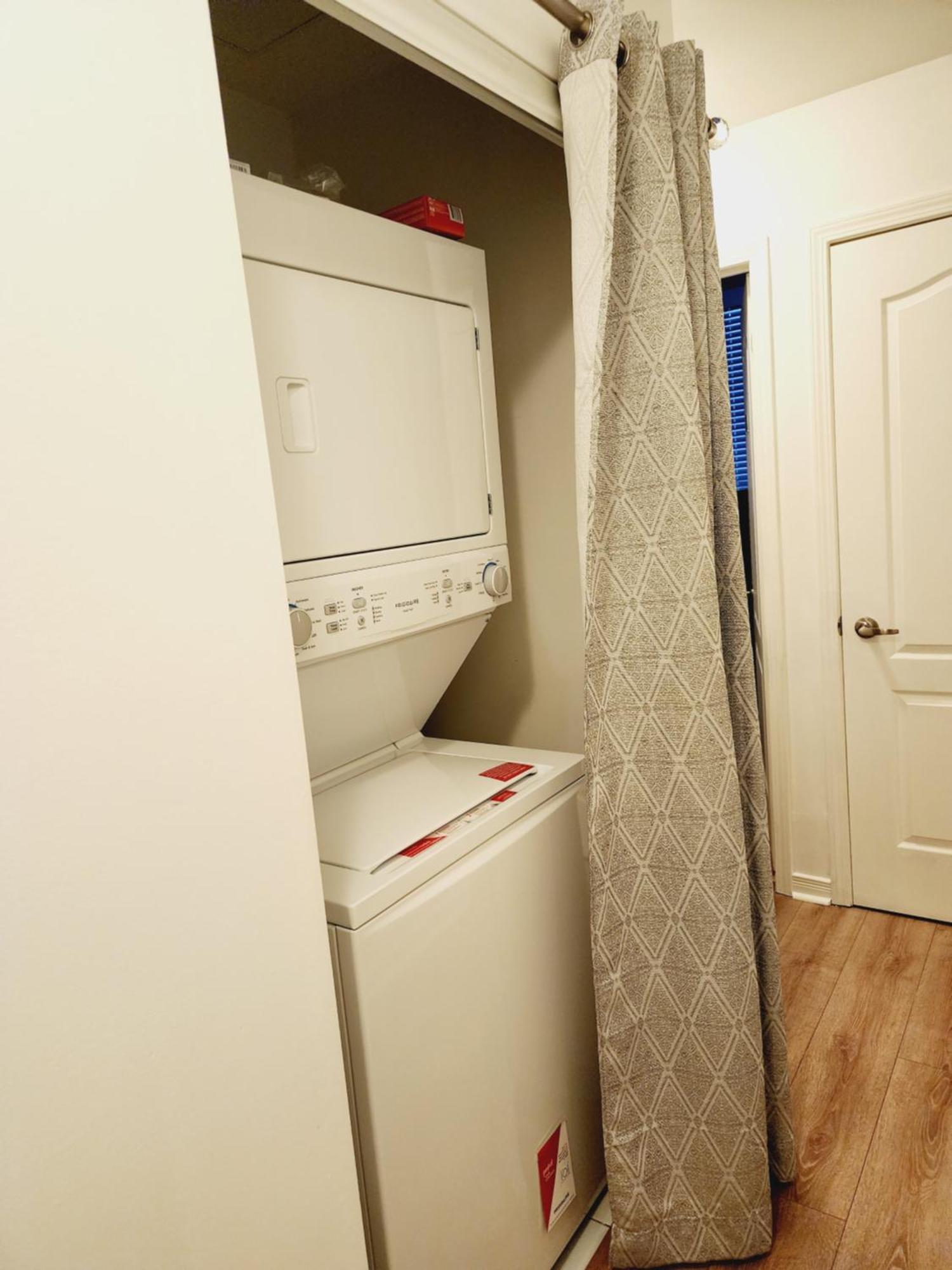 토론토 Beautiful Townhouse Near Yorkdale Mall, Wilson Subway 아파트 외부 사진