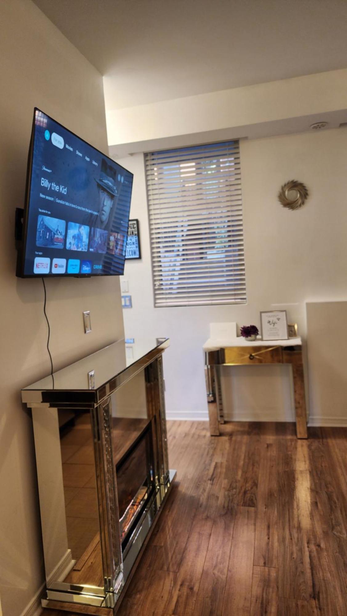 토론토 Beautiful Townhouse Near Yorkdale Mall, Wilson Subway 아파트 외부 사진