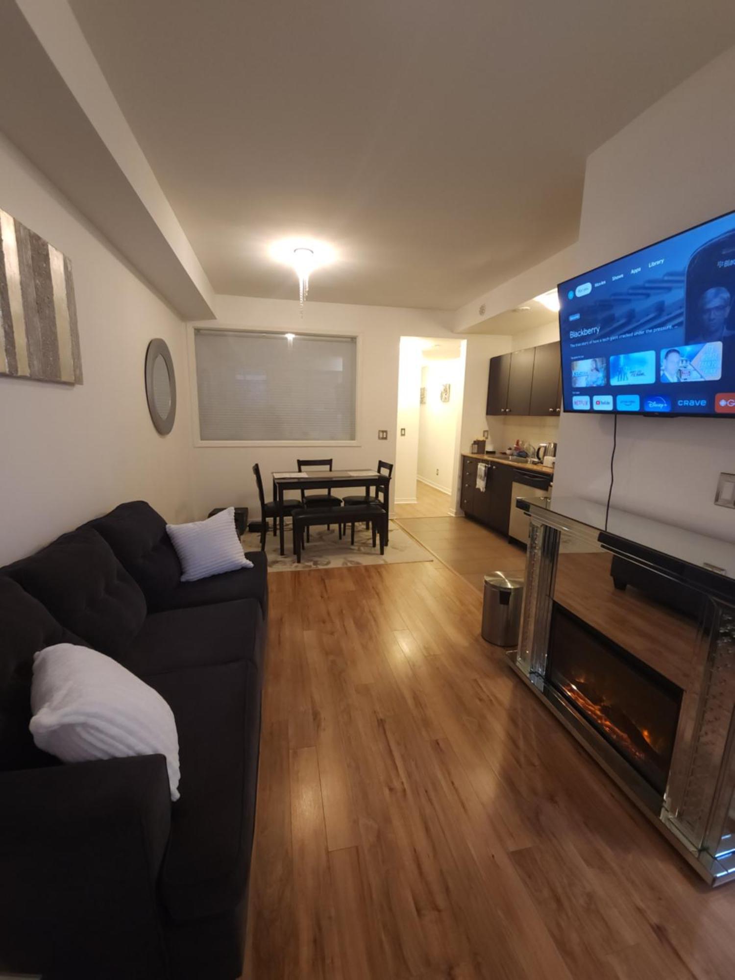 토론토 Beautiful Townhouse Near Yorkdale Mall, Wilson Subway 아파트 외부 사진