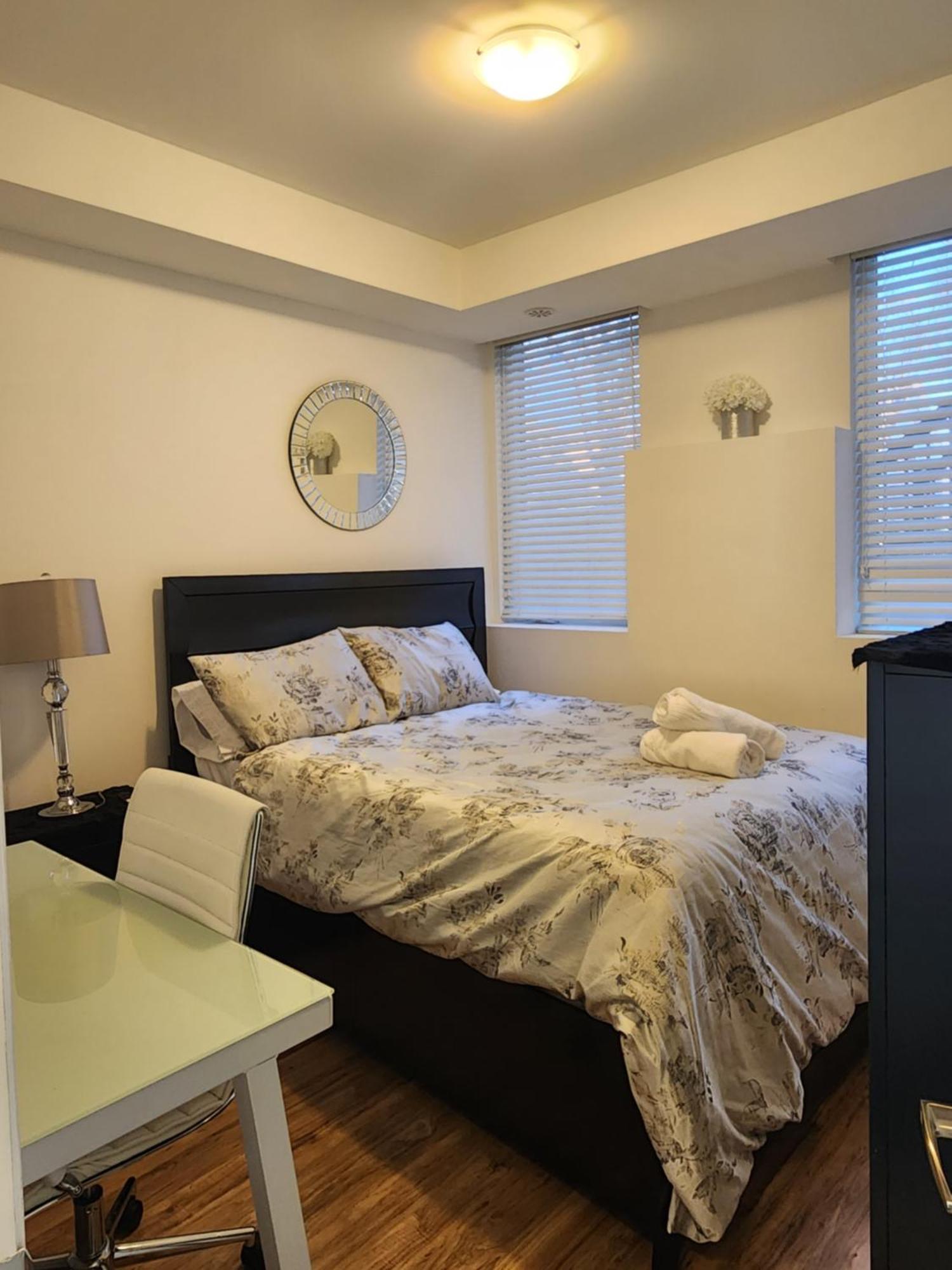토론토 Beautiful Townhouse Near Yorkdale Mall, Wilson Subway 아파트 외부 사진
