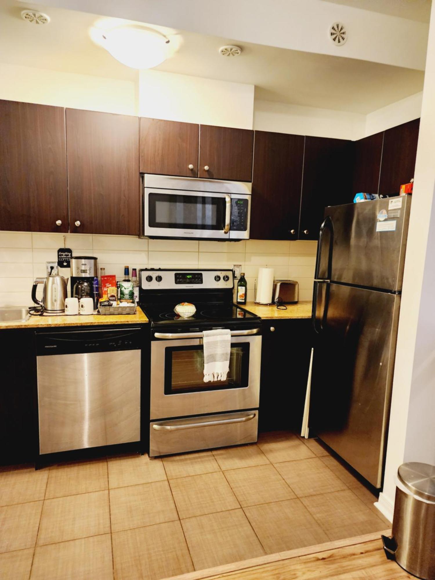 토론토 Beautiful Townhouse Near Yorkdale Mall, Wilson Subway 아파트 외부 사진
