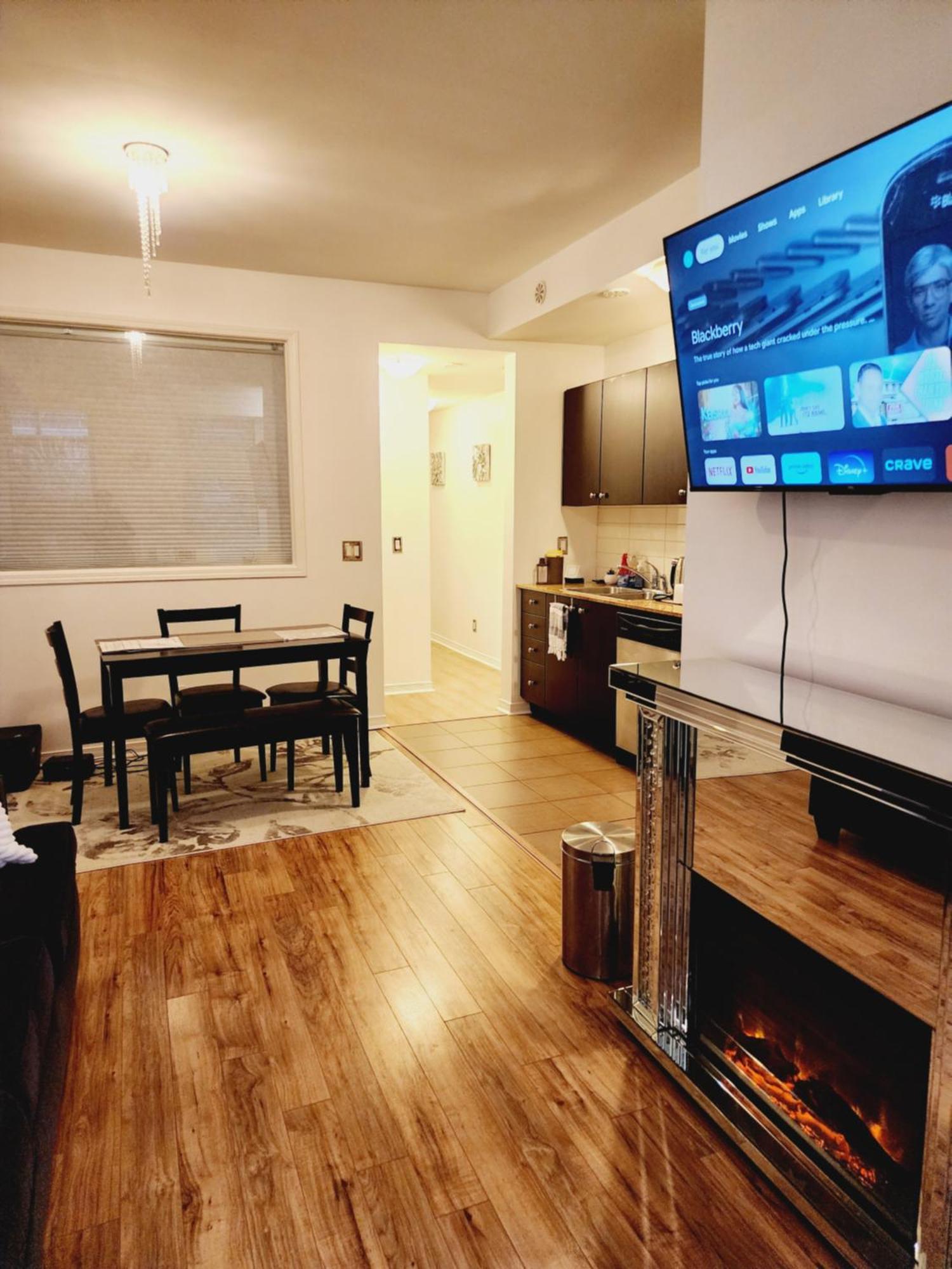 토론토 Beautiful Townhouse Near Yorkdale Mall, Wilson Subway 아파트 외부 사진